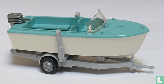 Motorboot op trailer - Image 1