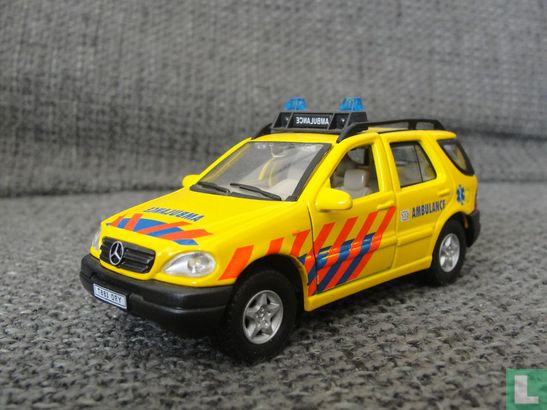 Mercedes-Benz ML320 Ambulance - Afbeelding 1