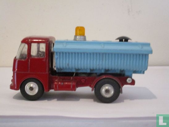 Neville Cement Tipper Body on E.R.F. Chassis - Image 3
