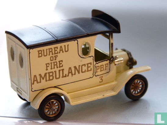 Ford Model-T Van 'Bureau Of Fire Ambulance PBF' - Bild 3