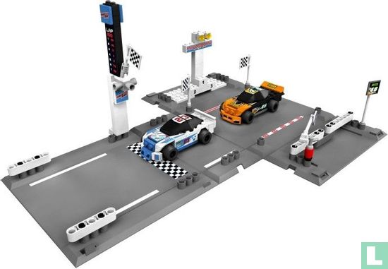 Lego 8125 Thunder Raceway - Image 2