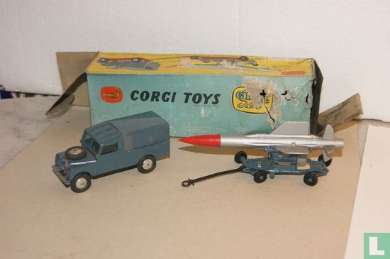 R.A.F. Land Rover & Thunderbird Guided Missile on Trolley - Bild 1