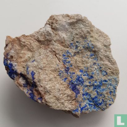 Grijze steen met blauw