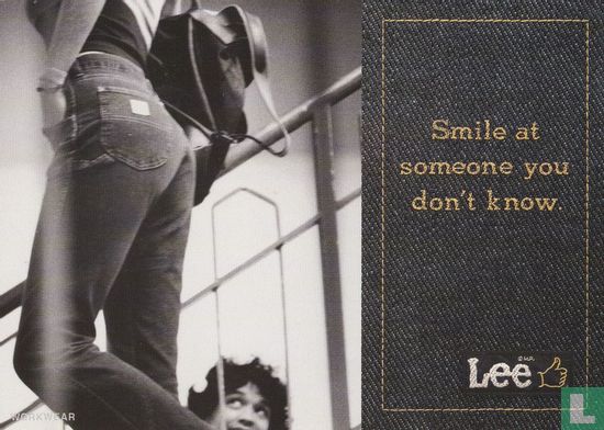 Lee "Smile at someone you don´t know"