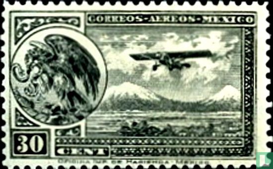 Postflugzeug in der Nähe der Vulkane Popecatépetl und Iztaccihuatl.