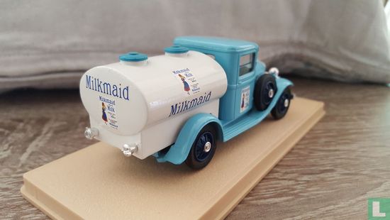 Ford V8 'Milkmaid' - Image 3