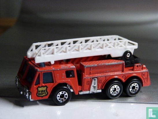 Oshkosh Fire engine - Image 2