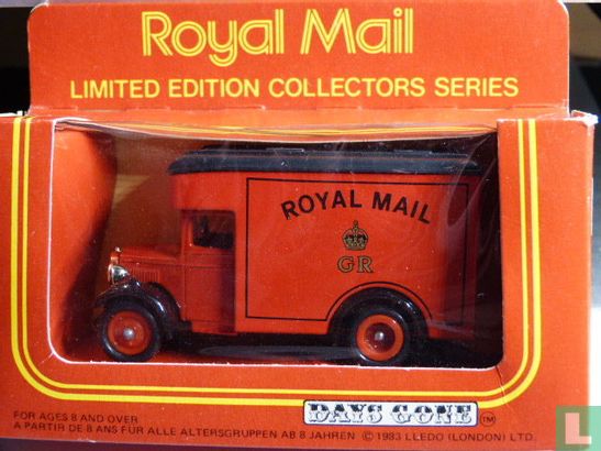 Large parcels van 'Royal Mail'