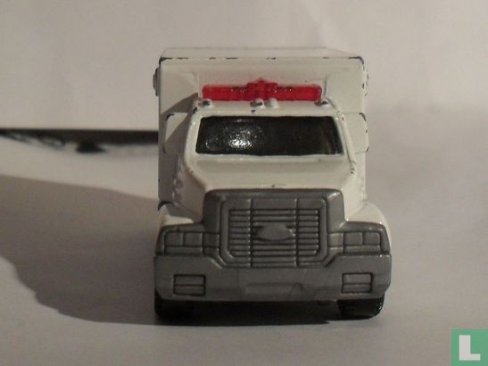 Ambulance Chevrolet S5500 - Bild 3