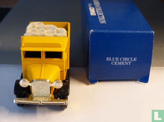 Morris Truck 'Blue Circle Cement' - Image 3