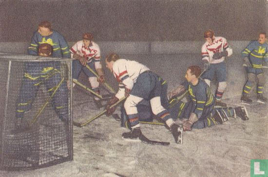 Duel in een ijshockeywedstrijd tussen H.H.IJ.C. en een Franse ploeg