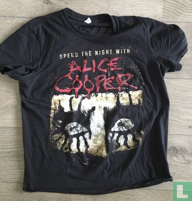 Spend the night with Alice Cooper - Image 1