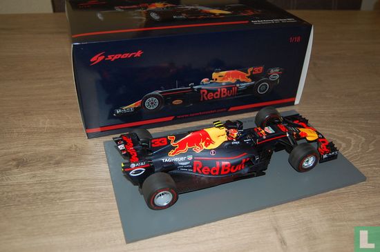Red Bull Racing RB13 - Bild 2
