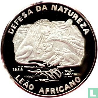 Mozambique 500 meticais 1989 (PROOF) "Defense of nature - African lion" - Image 1