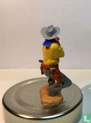 Cowboy jaune avec fusil - Image 2