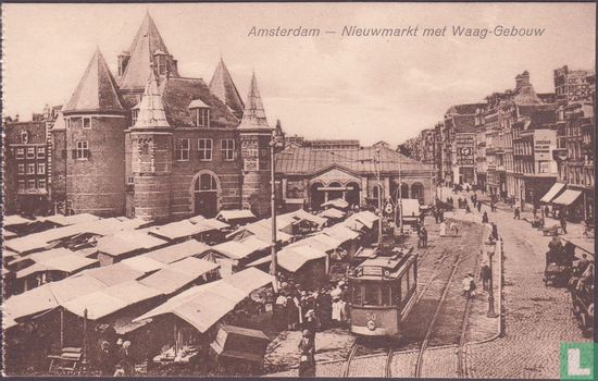 Nieuwmarkt met Waag-Gebouw