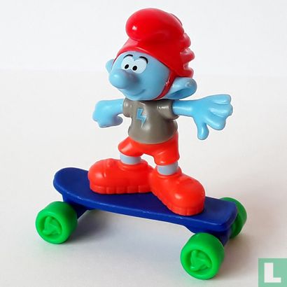 Smurf on skateboard - Image 1