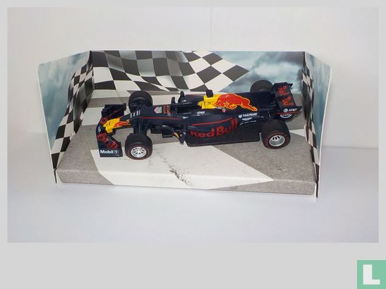 Red Bull Racing Tag Heuer RB13 - Image 2