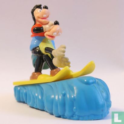 Goofy and Max on waterskiing - Image 1
