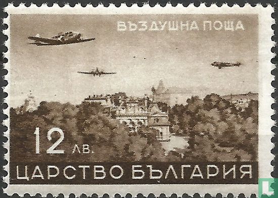 Airplanes over Sofia Palace