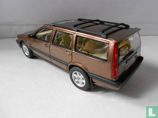 Volvo V70 XC - Image 2