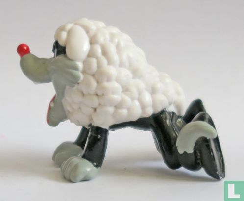 Garou als Schaf verkleidet - Bild 3