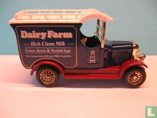 Morris Bullnose Van 'Dairy Farm'