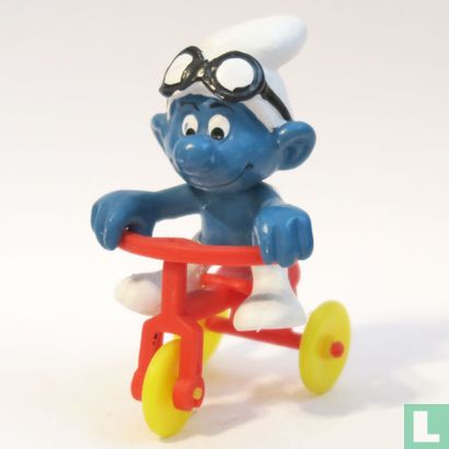Smurf on tricycle   - Image 1