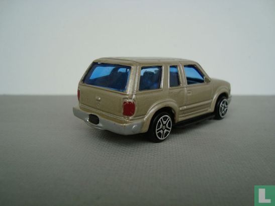 Ford Explorer - Bild 2