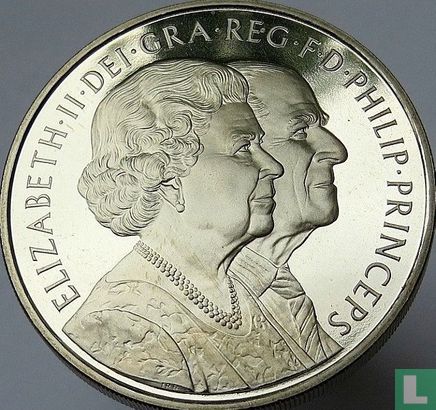 United Kingdom 5 pounds 2007 (PROOF - copper-nickel) "60th Wedding Anniversary of Queen Elizabeth II and Prince Philip" - Image 2