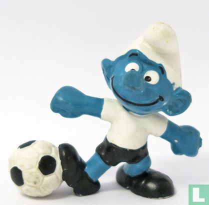 Football Smurf   - Image 1