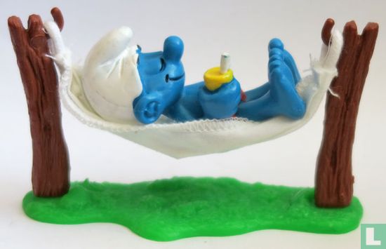 Smurf in hammock   - Image 2