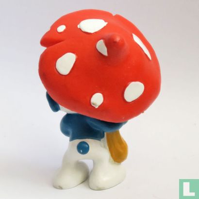 Smurf with mushroom (red)   - Image 2