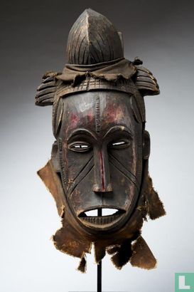 Nigerian Facemask with Nose Scarifications - Afbeelding 1