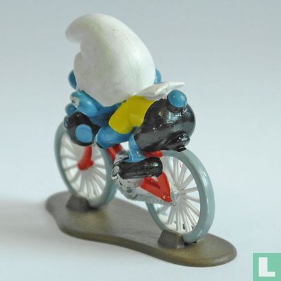 Cyclist Smurf  - Image 2
