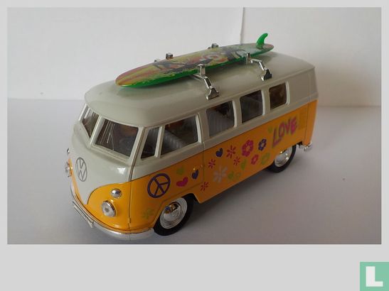 VW T1 Bus met surfplank 'Flower Power'  - Afbeelding 1