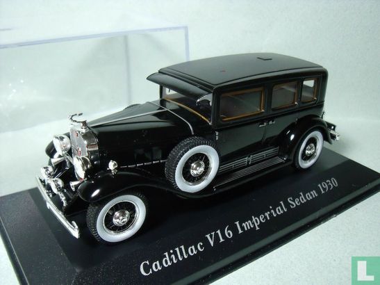 Cadillac V16 Imperial Sedan - Bild 1