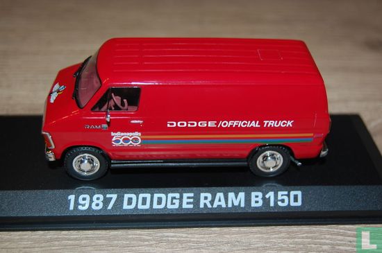 Dodge Ram B150 - Image 2