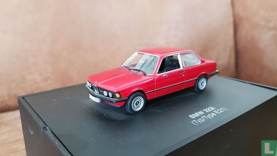 BMW 323i  - Afbeelding 1