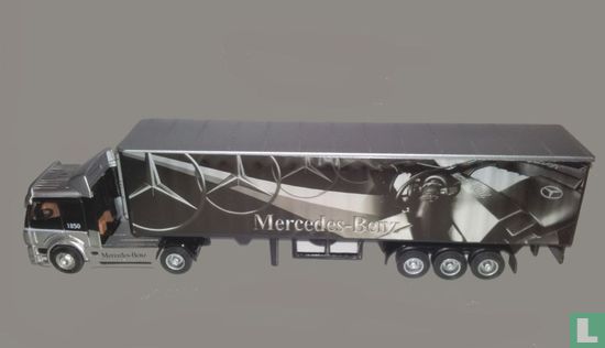 Mercedes Benz vrachtwagen