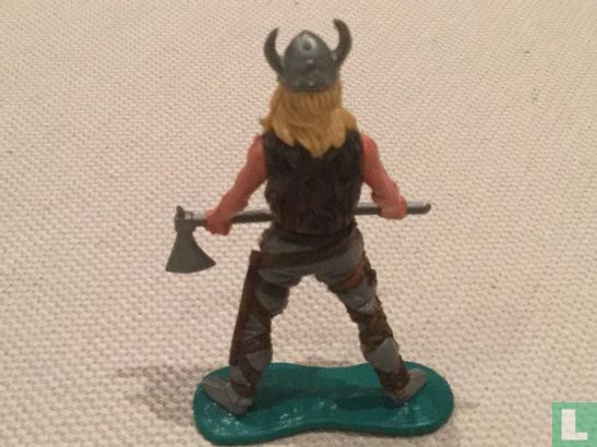 Viking with axe  - Image 2