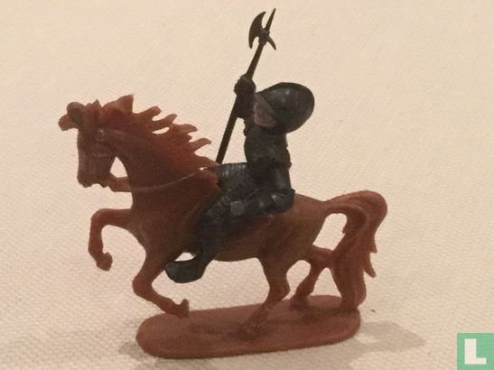 Ritter mit Stangenbeil zu Pferd (schwarz) - Bild 1