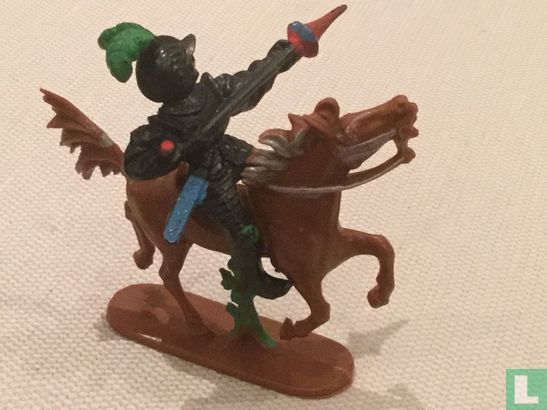 Knight with lance sideways on horseback (black) - Image 2
