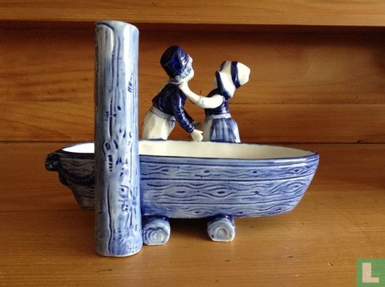 Couple with boat - Image 3