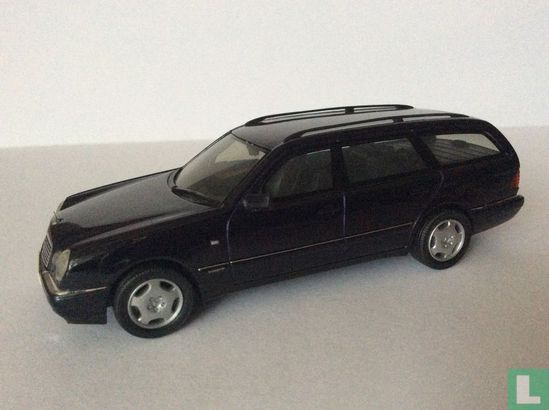 Mercedes-Benz E320 Elegance