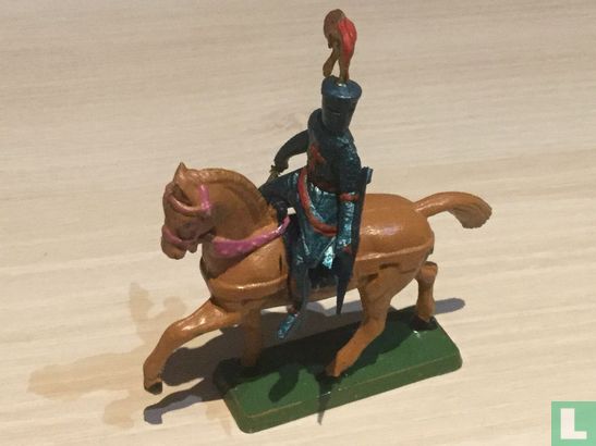 Ridder te paard met zwaard omlaag en schild  - Afbeelding 1