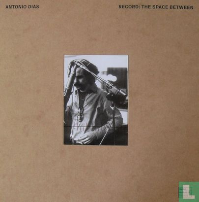 Record: The Space Between - Afbeelding 1