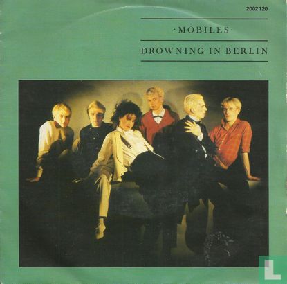 Drowning In Berlin - Afbeelding 1