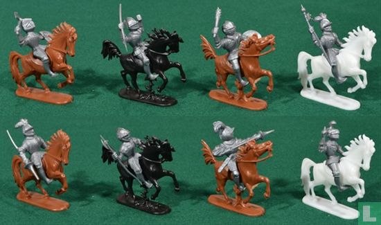 Ridder met zwaard in slaghouding te paard - Afbeelding 3