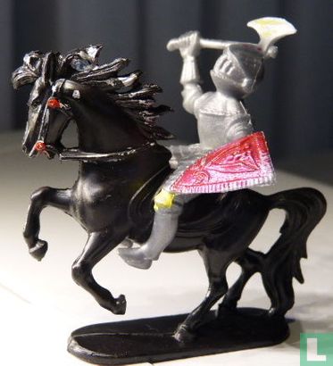 Ridder met bijl in slaghouding te paard - Afbeelding 1